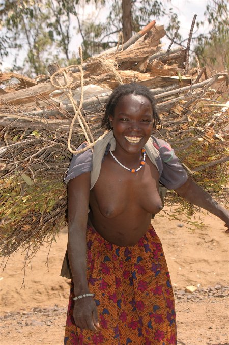 Голые танзанийские женщины