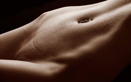 Красивый женский животик