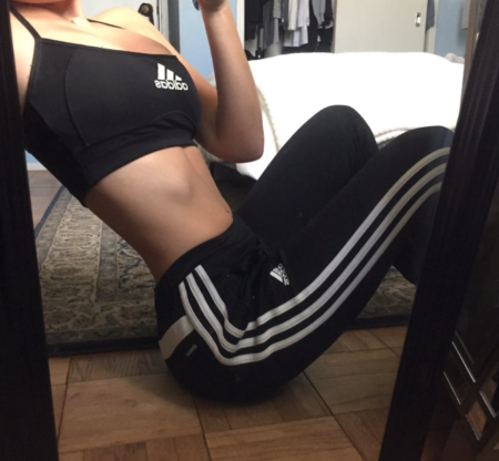 Девушки в спортивках