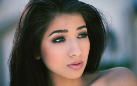 Модель Меган Салинас