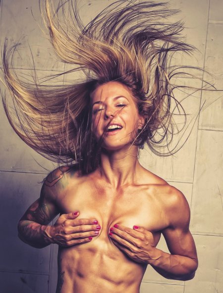 Эротический кроссфит девушки