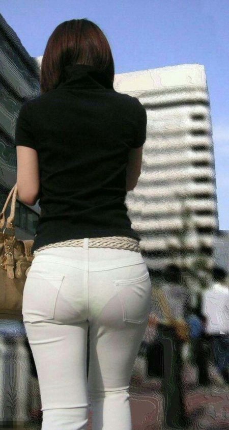 Девушки в брюках просвечивающих