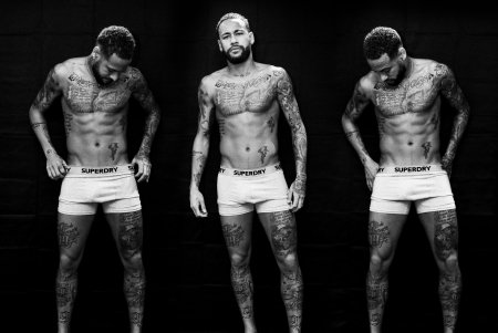 Neymar - футболист. Голый