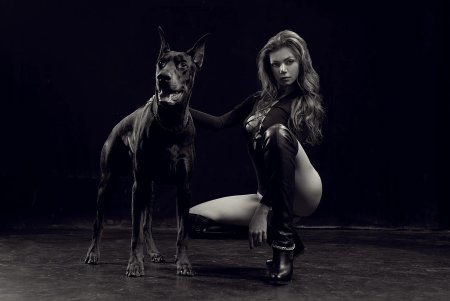 Девушка с питбулем