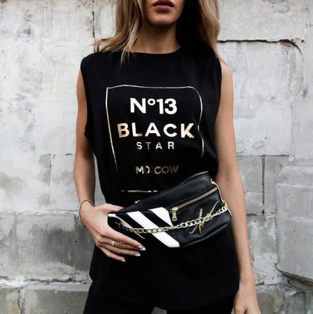 Черная футболка женская