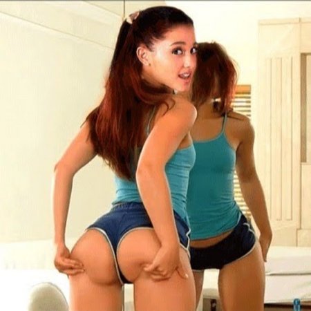 Молодые девушки в шортиках