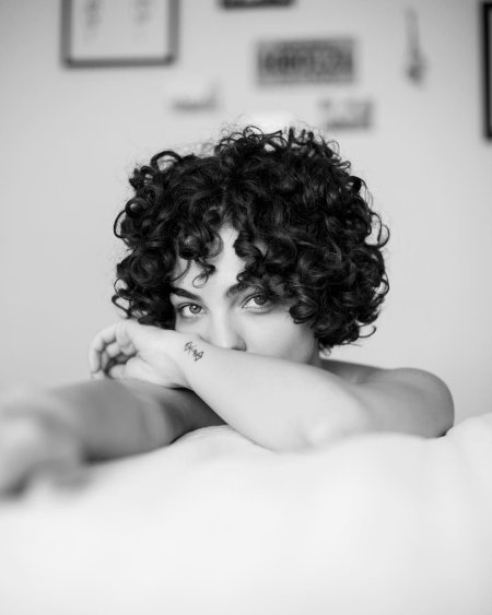 Красивые кудрявые девушки