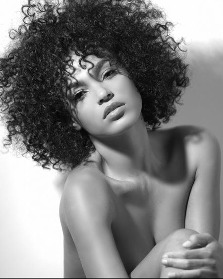 Голые кудрявые девочки