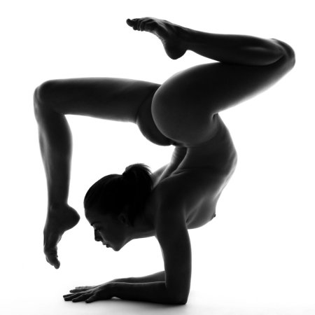 Гимнастические позы ню