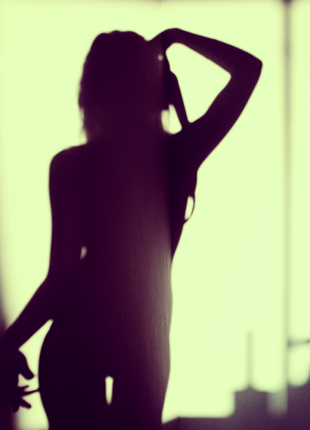 Тень девушки