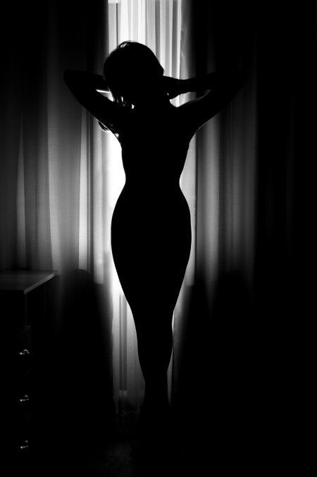 Тень девушки