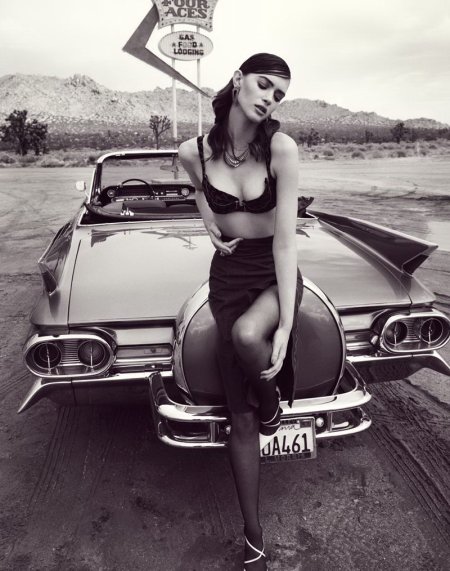 Девушки и ретро автомобили