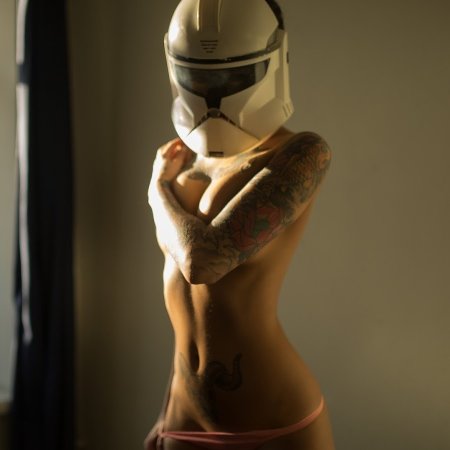 Голые красавицы в масках