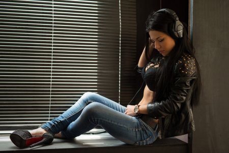 Марина Шимкович в наушниках