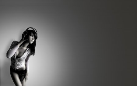 Девушка в наушниках