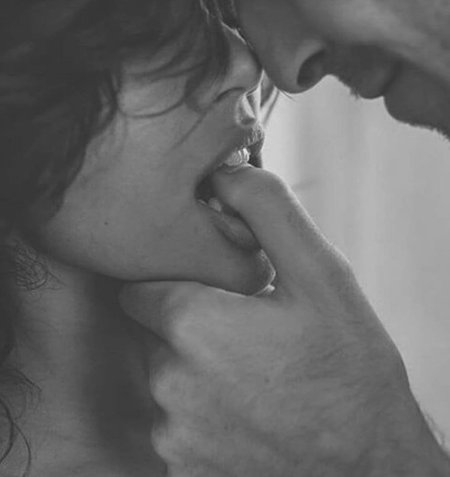 Поцелуй страсть