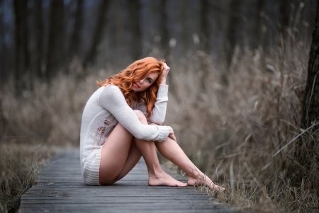 Девушка босиком