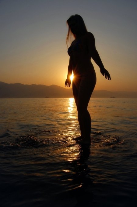 Девушка на закате