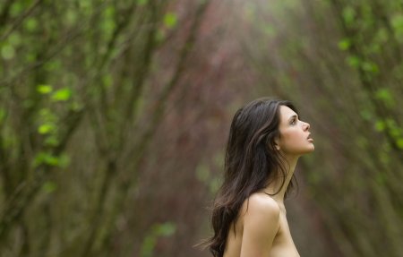 Девушка брюнетка