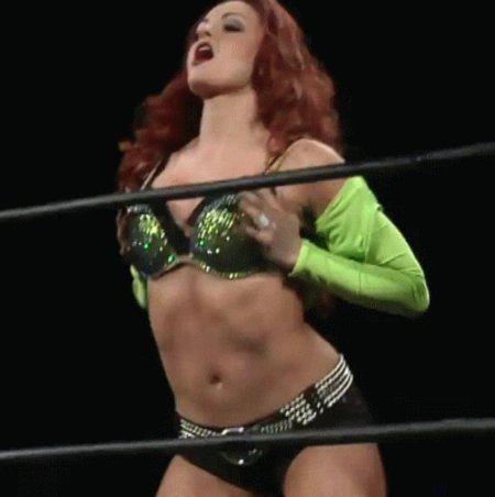 Амазонка Айсис WWE