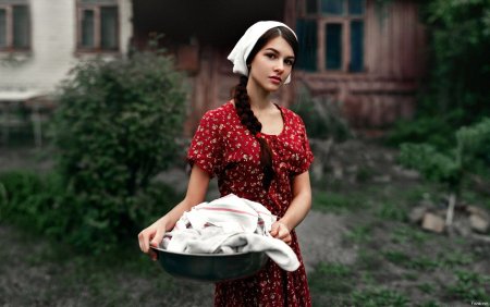 Женщина в платке