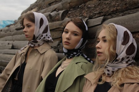 Девушка в косынке