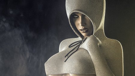 В капюшоне на рабочий стол