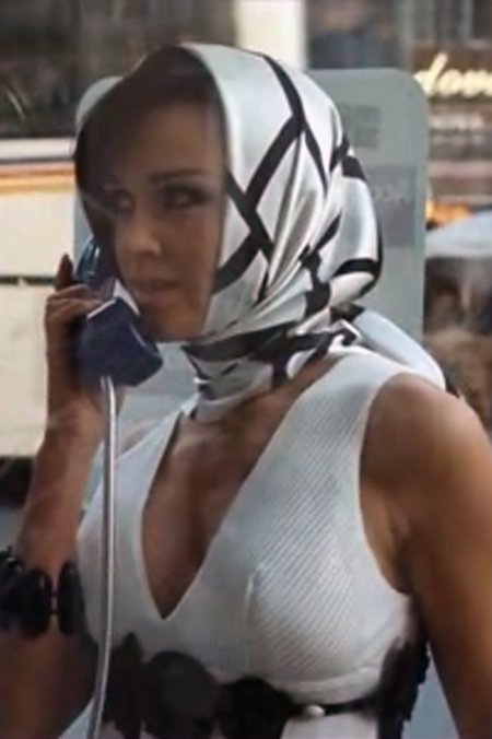 Заворотнюк в платке