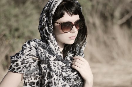 Девушка в платке