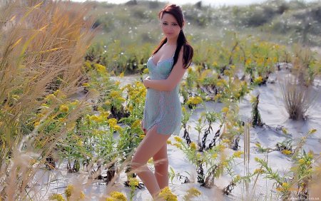 Красивые девушки в летних сарафанах