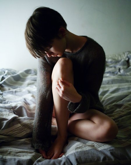 Девушка с короткой стрижкой и парень