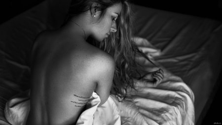 Тату на спине девушка