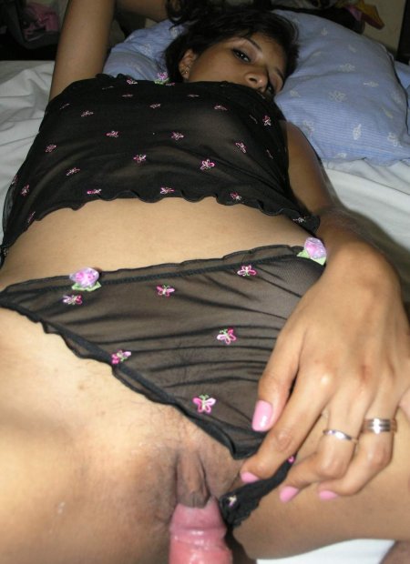 Арабка в трусах домашнее