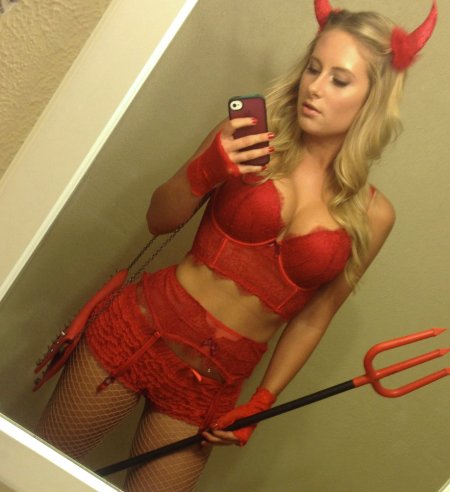 Селфи в Красном Нижнем белье