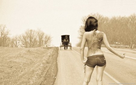 Девушка на обочине