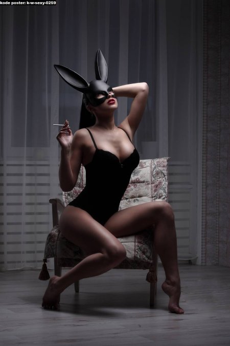 Девушка зайчик