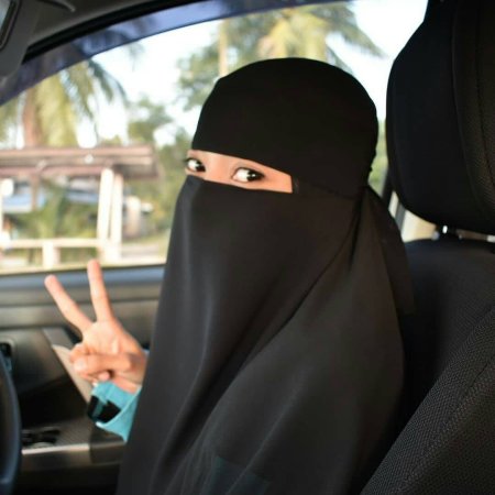 Мусульманки в никабе.сосут