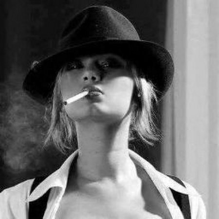 Красивые сиськи с шляпой