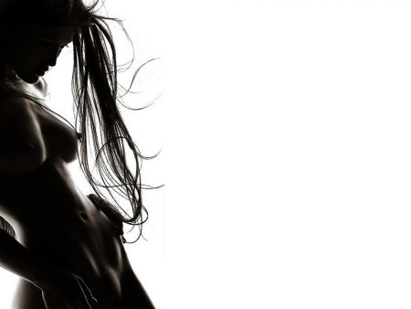 Эротические девушки на тёмном фоне