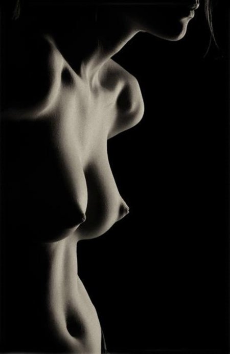 Эротический силуэт девушки
