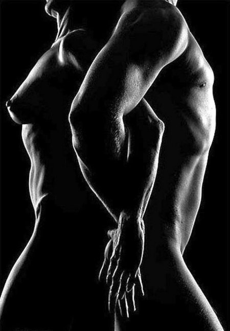 Красивое ню мужчина и женщина