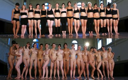 Несколько голых женщин