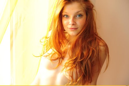 Рыжие с зелёными глазами ню