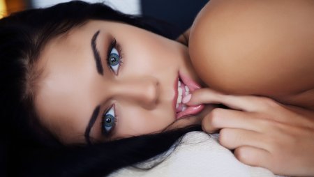 Красивые губы девушек