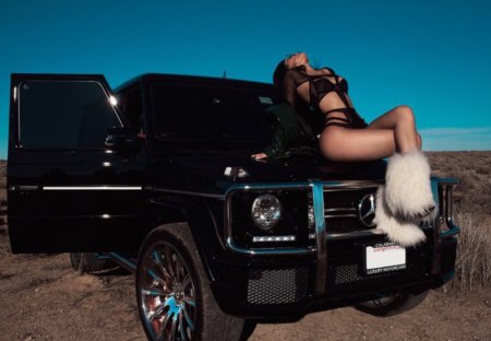 Кайли Дженнер на ГЕЛИКЕ