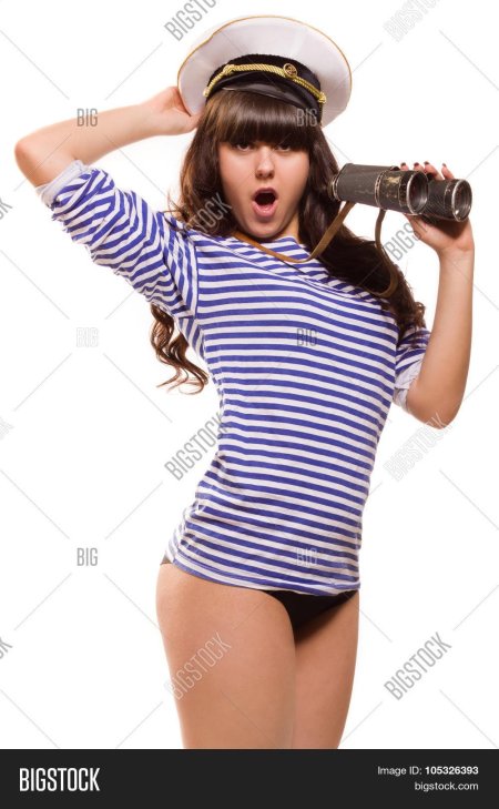 Девочка в тельняшке