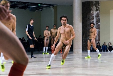 Парни футболисты обнаженка