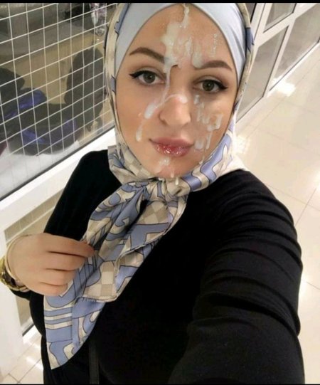 Спустил на лицо в хиджабе