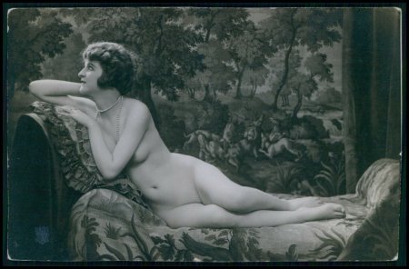 Голые французские дамы.