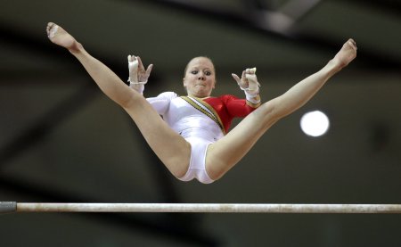 Голые молодые гимнастки